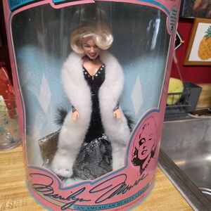1993 Spotlight splendor Marilyn Monroe Collector Doll Nib